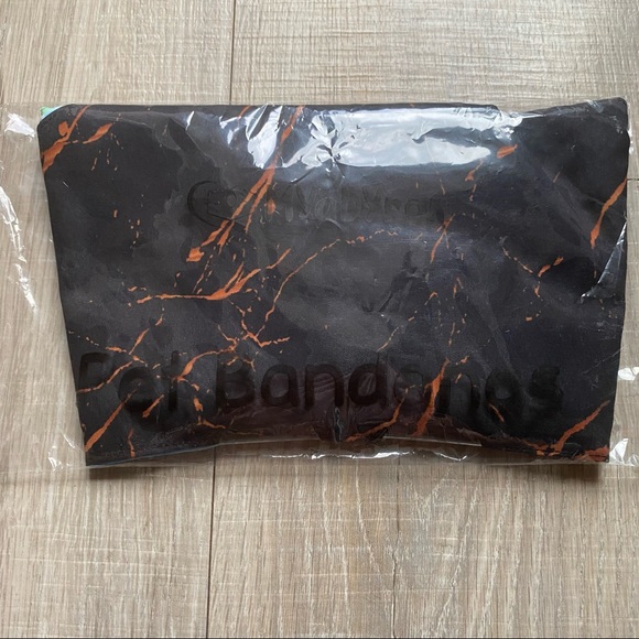 4 dog bandanas - Picture 9 of 9